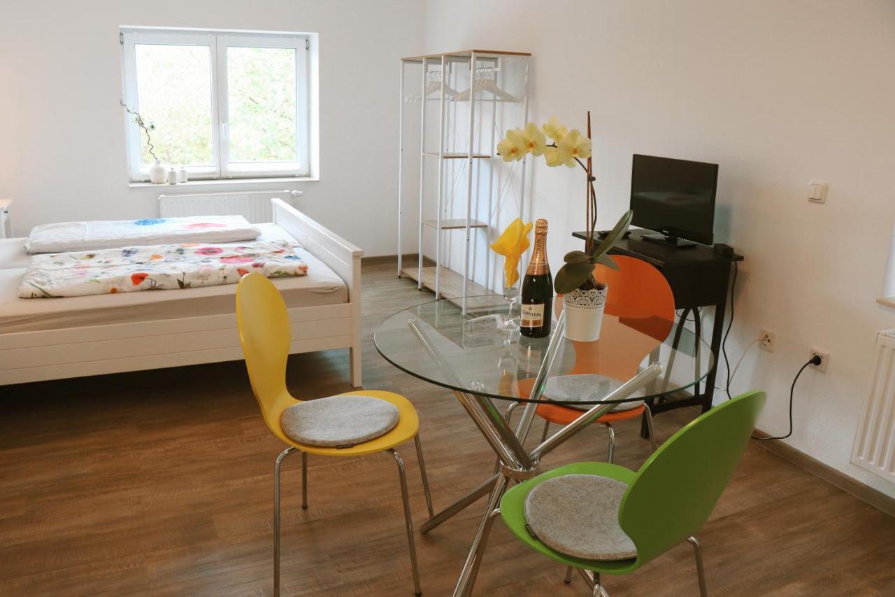 Helles Apartment Fuer 1-2 Pers. Mit Parkplatz Und Wifi Kraiburg am Inn ภายนอก รูปภาพ